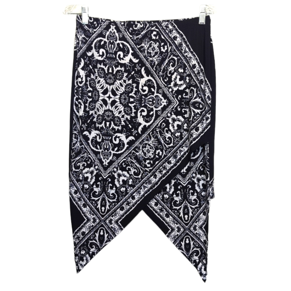VENUS SKIRT SIZE SMALL OR MEDIUM